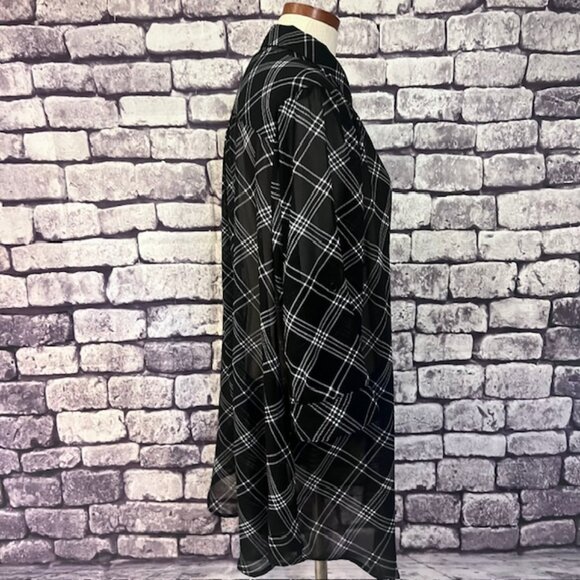 Torrid Black & White Button Down 3/4 Sleeve Blouse Size 2X - Picture 6 of 7